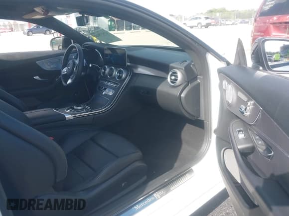 ✅ 2021 Mercedes-Benz C 300 • VIN: W1KWJ8DB9MG065062 • Lot: 42567825. Wystawiony na IAAI z przebiegiem 38 835 mil. Bezpłatny archiwum sprzedaży aukcyjnych z USA i szczegółowy raport historii pojazdu na DreamBid. Zdjęcie 5.