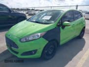 ✅ 2014 Ford Fiesta SE • VIN: 3FADP4EJ4EM189977 • Lot: 43384977. Wystawiony na IAAI z przebiegiem 137 690 mil. Bezpłatny archiwum sprzedaży aukcyjnych z USA i szczegółowy raport historii pojazdu na DreamBid. Zdjęcie 2.