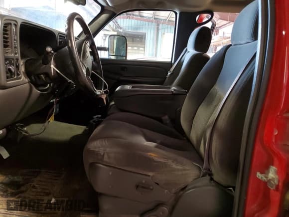 ✅ 2006 Chevrolet Silverado 2500HD LT3 • VIN: 1GCHK23D36F153968 • Лот: 90945235. Опубликован ранее на Copart с пробегом 231 114 миль. Бесплатный доступ к архиву аукционных продаж из США и подробный отчёт об истории автомобиля на DreamBid. Изображение 7.