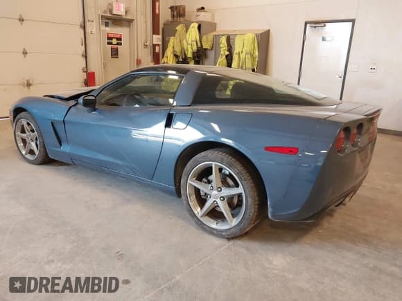 ✅ 2011 Chevrolet Corvette 3LT • VIN: 1G1YG2DW5B5105267 • Lot: 42105463. Listed on IAAI with 33,241 mi. Free auction sales archive from the USA and detailed vehicle history report at DreamBid. Image 3.