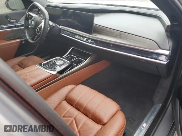 ✅ 2023 BMW 7 Series 760i xDrive • VIN: WBA33EJ09PCL80977 • Лот: 74082454. Опубликован ранее на Copart с пробегом Не указан. Бесплатный доступ к архиву аукционных продаж из США и подробный отчёт об истории автомобиля на DreamBid. Изображение 8.