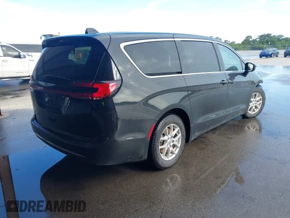 ✅ 2023 Chrysler Pacifica Touring L • VIN: 2C4RC1BG9PR616360 • Lot: 42590746. Wystawiony na IAAI z przebiegiem 67 068 mil. Bezpłatny archiwum sprzedaży aukcyjnych z USA i szczegółowy raport historii pojazdu na DreamBid. Zdjęcie 4.
