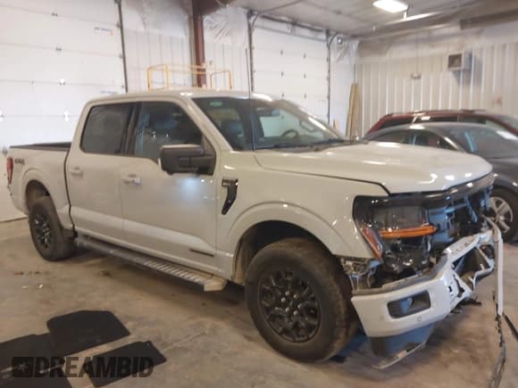 ✅ 2024 Ford F-150 XLT • VIN: 1FTFW3LD8RFA62314 • Lot: 43607353. Wystawiony na IAAI z przebiegiem 37 662 mil. Bezpłatny archiwum sprzedaży aukcyjnych z USA i szczegółowy raport historii pojazdu na DreamBid. Zdjęcie 1.