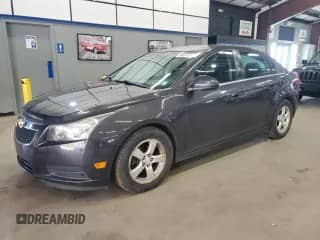 2014 Chevrolet Cruze 1LT z VIN 1G1PC5SB4E7156485, wystawiony jako Copart lot #89511945 z przebiegiem 147 360 mil mil oraz Czysty tytuł • Clean title. Historia ofert i sprzedaży dostępna na DreamBid. Obrazek 1.