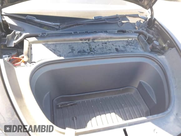 ✅ 2022 Tesla Model Y Performance • VIN: 7SAYGDEFXNF326435 • Lot: 43314108. Wystawiony na IAAI z przebiegiem 75 060 mil. Bezpłatny archiwum sprzedaży aukcyjnych z USA i szczegółowy raport historii pojazdu na DreamBid. Zdjęcie 10.