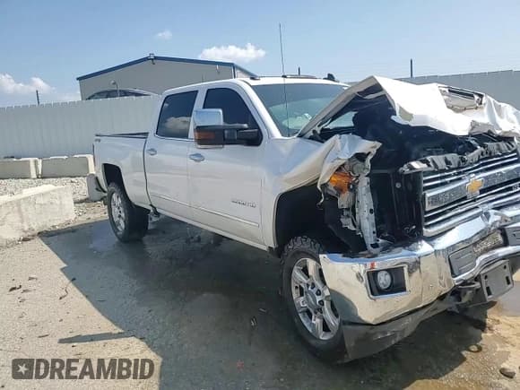 ✅ 2018 Chevrolet Silverado 2500HD LTZ • VIN: 1GC1KWEYXJF243751 • Lot: 68349795. Wystawiony na Copart z przebiegiem 159 381 mil. Bezpłatny archiwum sprzedaży aukcyjnych z USA i szczegółowy raport historii pojazdu na DreamBid. Zdjęcie 13.