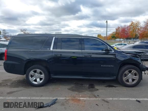 ✅ 2017 Chevrolet Suburban LT • VIN: 1GNSKHKC8HR109975 • Lot: 43490894. Listed on IAAI with 258,924 mi. Free auction sales archive from the USA and detailed vehicle history report at DreamBid. Image 13.