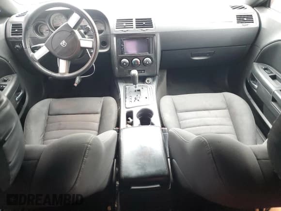 ✅ 2010 Dodge Challenger SE • VIN: 2B3CJ4DVXAH121351 • Lot: 80399244. Wystawiony na Copart z przebiegiem 213 054 mil. Bezpłatny archiwum sprzedaży aukcyjnych z USA i szczegółowy raport historii pojazdu na DreamBid. Zdjęcie 8.