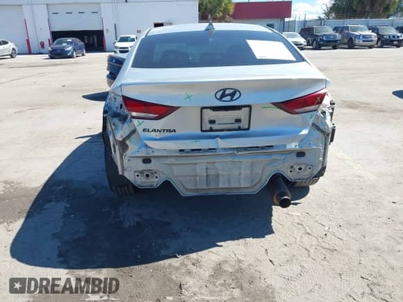 2017 Hyundai Elantra SE z VIN 5NPD74LF2HH196932, wystawiony jako IAAI lot #43449686 z przebiegiem 120 567 mil mil oraz . Historia ofert i sprzedaży dostępna na DreamBid. Obrazek 6.