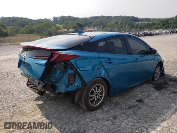 2017 Toyota Prius Plus с VIN JTDKARFP6H3033982, выставлен на аукционе Copart как лот 67222745 с пробегом 111 481 миль миль и Списание • Salvage title. История ставок и продаж доступна на DreamBid. Изображение 3.