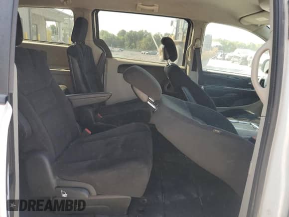 ✅ 2016 Dodge Grand Caravan SXT • VIN: 2C4RDGCG0GR384570 • Лот: 80208015. Опубликован ранее на Copart с пробегом 173 017 миль. Бесплатный доступ к архиву аукционных продаж из США и подробный отчёт об истории автомобиля на DreamBid. Изображение 11.