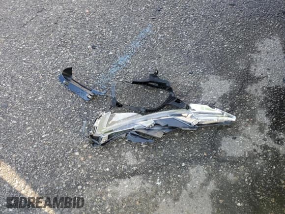 ✅ 2020 Nissan Versa SR • VIN: 3N1CN8FV3LL839215 • Лот: 93551425. Опубликован ранее на Copart с пробегом 65 908 миль. Бесплатный доступ к архиву аукционных продаж из США и подробный отчёт об истории автомобиля на DreamBid. Изображение 12.