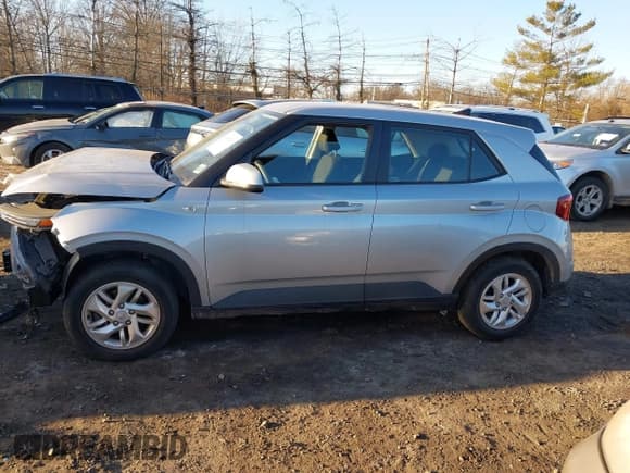 ✅ 2022 Hyundai Venue SE • VIN: KMHRB8A31NU141468 • Lot: 41450291. Listed on IAAI with 7,075 mi. Free auction sales archive from the USA and detailed vehicle history report at DreamBid. Image 14.