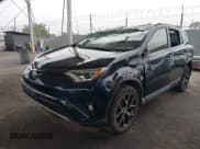 ✅ 2018 Toyota RAV4 Hybrid SE • VIN: JTMJJREV1JD255907 • Лот: 43074509. Опубликован ранее на IAAI с пробегом 70 728 миль. Бесплатный доступ к архиву аукционных продаж из США и подробный отчёт об истории автомобиля на DreamBid. Изображение 2.