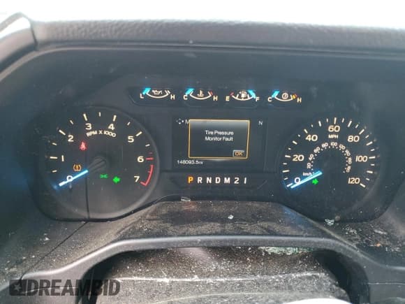 ✅ 2015 Ford F-150 XL • VIN: 1FTEX1CP7FKD93184 • Lot: 69864315. Wystawiony na Copart z przebiegiem 148 093 mil. Bezpłatny archiwum sprzedaży aukcyjnych z USA i szczegółowy raport historii pojazdu na DreamBid. Zdjęcie 9.