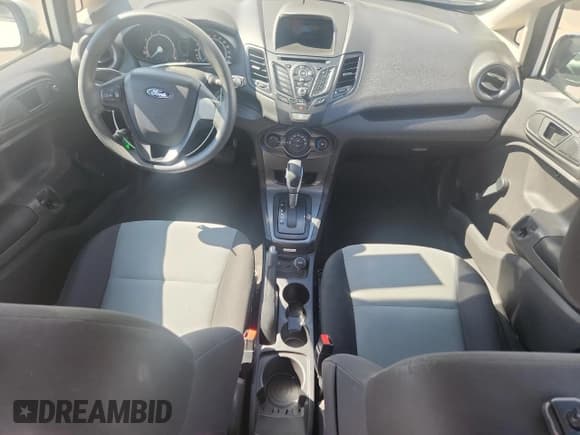 ✅ 2016 Ford Fiesta S • VIN: 3FADP4AJ3GM165016 • Lot: 82228285. Wystawiony na Copart z przebiegiem 73 695 mil. Bezpłatny archiwum sprzedaży aukcyjnych z USA i szczegółowy raport historii pojazdu na DreamBid. Zdjęcie 8.