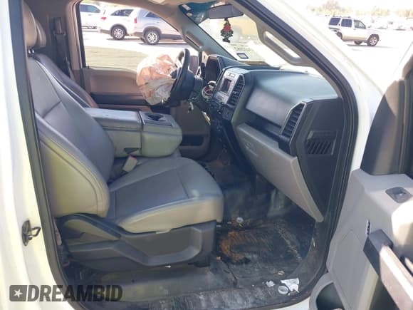 ✅ 2017 Ford F-150 XL • VIN: 1FTMF1C86HKE49156 • Лот: 43402082. Опубликован ранее на IAAI с пробегом 233 463 миль. Бесплатный доступ к архиву аукционных продаж из США и подробный отчёт об истории автомобиля на DreamBid. Изображение 5.