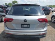 ✅ 2022 Volkswagen Tiguan SE • VIN: 3VV2B7AXXNM156043 • Lot: 43009418. Wystawiony na IAAI z przebiegiem 45 131 mil. Bezpłatny archiwum sprzedaży aukcyjnych z USA i szczegółowy raport historii pojazdu na DreamBid. Zdjęcie 16.