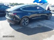 ✅ 2020 Tesla Model 3 Standard Range Plus • VIN: 5YJ3E1EAXLF797613 • Lot: 43816185. Wystawiony na IAAI z przebiegiem 129 942 mil. Bezpłatny archiwum sprzedaży aukcyjnych z USA i szczegółowy raport historii pojazdu na DreamBid. Zdjęcie 4.