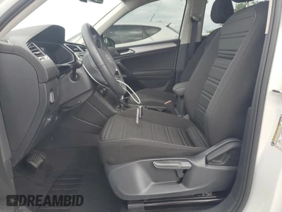 ✅ 2024 Volkswagen Tiguan S • VIN: 3VVRB7AX8RM107315 • Lot: 80452895. Wystawiony na Copart z przebiegiem 31 466 mil. Bezpłatny archiwum sprzedaży aukcyjnych z USA i szczegółowy raport historii pojazdu na DreamBid. Zdjęcie 7.