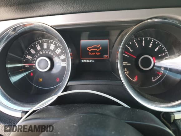 ✅ 2014 Ford Mustang V6 • VIN: 1ZVBP8AM1E5287148 • Лот: 71743635. Опубликован ранее на Copart с пробегом 87 814 миль. Бесплатный доступ к архиву аукционных продаж из США и подробный отчёт об истории автомобиля на DreamBid. Изображение 9.