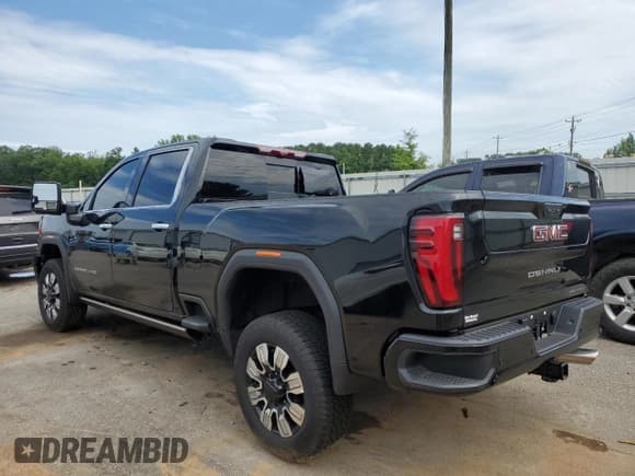 ✅ 2025 GMC Sierra 2500HD Denali • VIN: 1GT4URE76SF185686 • Лот: 62119745. Опубликован ранее на Copart с пробегом 5 044 миль. Бесплатный доступ к архиву аукционных продаж из США и подробный отчёт об истории автомобиля на DreamBid. Изображение 2.