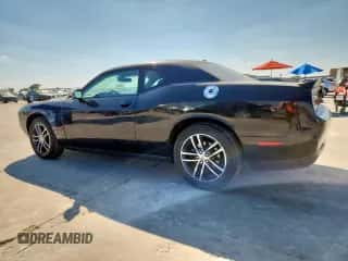 2019 Dodge Challenger SXT z VIN 2C3CDZGG7KH712968, wystawiony jako Copart lot #85871395 z przebiegiem 69 592 mil mil oraz Czysty tytuł • Clean title. Historia ofert i sprzedaży dostępna na DreamBid. Obrazek 2.