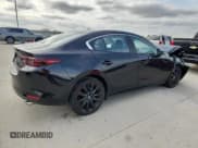 ✅ 2025 Mazda 3 S Select Sport • VIN: 3MZBPABM1SM473686 • Lot: 82748045. Wystawiony na Copart z przebiegiem 6 785 mil. Bezpłatny archiwum sprzedaży aukcyjnych z USA i szczegółowy raport historii pojazdu na DreamBid. Zdjęcie 3.