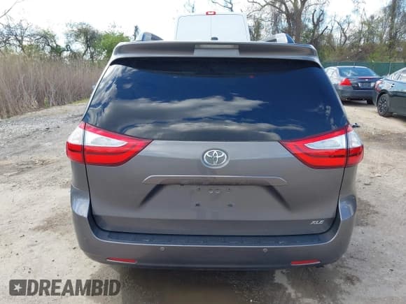 ✅ 2017 Toyota Sienna XLE Auto Access Seat • VIN: 5TDYZ3DC0HS816861 • Lot: 42040429. Listed on IAAI with 117,247 mi. Free auction sales archive from the USA and detailed vehicle history report at DreamBid. Image 15.