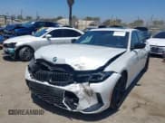 ✅ 2024 BMW 3 Series 330i • VIN: 3MW69FF0XR8E86066 • Lot: 42819365. Wystawiony na IAAI z przebiegiem 9 982 mil. Bezpłatny archiwum sprzedaży aukcyjnych z USA i szczegółowy raport historii pojazdu na DreamBid. Zdjęcie 17.