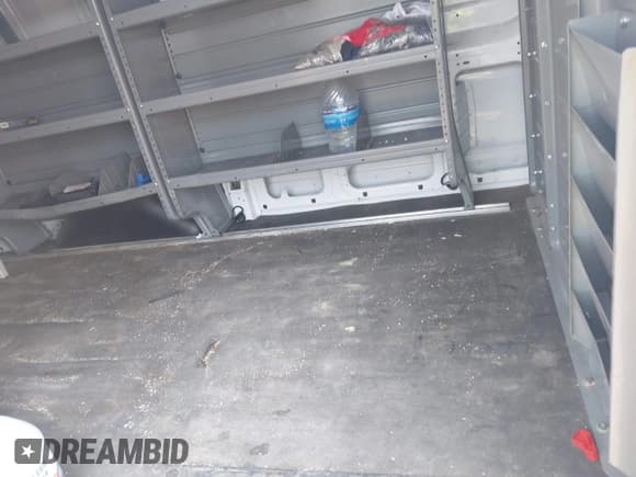 ✅ 2016 Ford Transit Cargo • VIN: 1FTYE1YM2GKA57008 • Lot: 42468272. Wystawiony na IAAI z przebiegiem 152 870 mil. Bezpłatny archiwum sprzedaży aukcyjnych z USA i szczegółowy raport historii pojazdu na DreamBid. Zdjęcie 8.