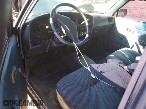 ✅ 1992 Toyota Pickup DLX • VIN: JT4RN93P6N5066035 • Лот: 86102924. Опубликован ранее на Copart с пробегом 165 311 миль. Бесплатный доступ к архиву аукционных продаж из США и подробный отчёт об истории автомобиля на DreamBid. Изображение 8.