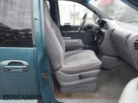 ✅ 2000 Dodge Caravan SE • VIN: 2B4GP44G9YR726902 • Lot: 43862969. Listed on IAAI with 95,792 mi. Free auction sales archive from the USA and detailed vehicle history report at DreamBid. Image 5.