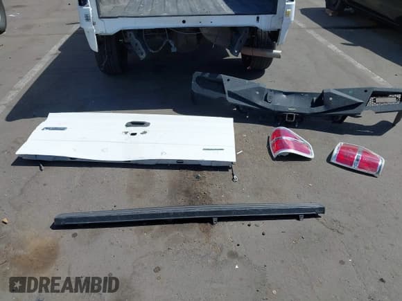 ✅ 2014 Ford F-150 XL • VIN: 1FTFX1CF6EKG35389 • Lot: 42643324. Wystawiony na IAAI z przebiegiem 190 235 mil. Bezpłatny archiwum sprzedaży aukcyjnych z USA i szczegółowy raport historii pojazdu na DreamBid. Zdjęcie 12.