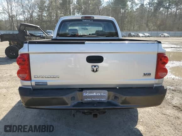 2007 Dodge Dakota ST z VIN 1D7HW28P17S184237, wystawiony jako Copart lot #43230605 z przebiegiem 151 993 mil mil oraz Czysty tytuł • Clean title. Historia ofert i sprzedaży dostępna na DreamBid. Obrazek 6.