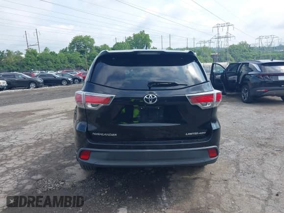 ✅ 2015 Toyota Highlander Limited • VIN: 5TDDKRFH3FS081529 • Lot: 42355446. Wystawiony na IAAI z przebiegiem 114 890 mil. Bezpłatny archiwum sprzedaży aukcyjnych z USA i szczegółowy raport historii pojazdu na DreamBid. Zdjęcie 16.
