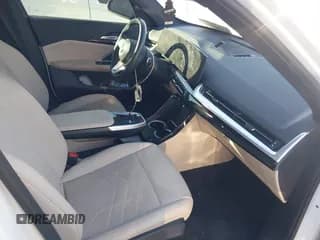 ✅ 2023 BMW X1 xDrive28i • VIN: WBX73EF01P5X66698 • Lot: 43484979. Wystawiony na IAAI z przebiegiem 40 217 mil. Bezpłatny archiwum sprzedaży aukcyjnych z USA i szczegółowy raport historii pojazdu na DreamBid. Zdjęcie 5.