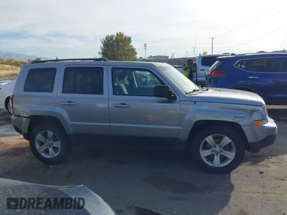 ✅ 2017 Jeep Patriot High Altitude • VIN: 1C4NJRFB6HD122205 • Lot: 40874067. Listed on IAAI with 187,810 mi. Free auction sales archive from the USA and detailed vehicle history report at DreamBid. Image 13.