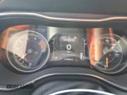 ✅ 2019 Jeep Cherokee Latitude • VIN: 1C4PJMCXXKD360013 • Lot: 86809815. Wystawiony na Copart z przebiegiem 111 518 mil. Bezpłatny archiwum sprzedaży aukcyjnych z USA i szczegółowy raport historii pojazdu na DreamBid. Zdjęcie 9.