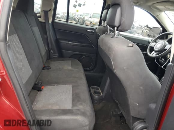 ✅ 2016 Jeep Compass Sport • VIN: 1C4NJDBB4GD571695 • Лот: 92470385. Опубликован ранее на Copart с пробегом 172 065 миль. Бесплатный доступ к архиву аукционных продаж из США и подробный отчёт об истории автомобиля на DreamBid. Изображение 11.