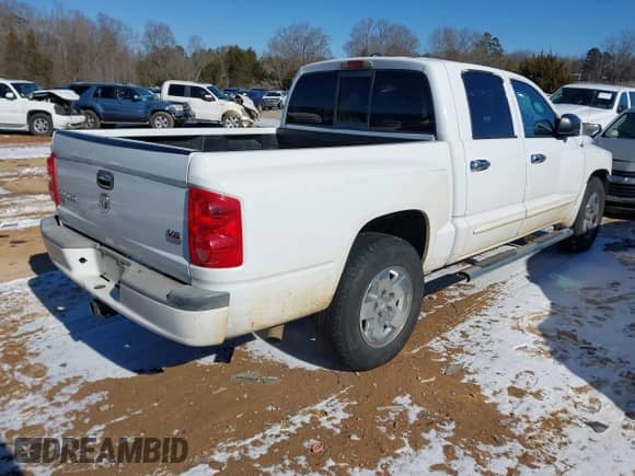 2005 Dodge Dakota Laramie with VIN 1D7HE58N35S138912, listed as a IAAI auction lot 41359470 with 263,136 mi miles and . Bid and sale history available at DreamBid. Image 4.