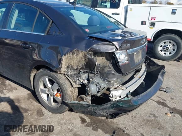 ✅ 2014 Chevrolet Cruze 1LT • VIN: 1G1PC5SB3E7349727 • Lot: 43571475. Listed on IAAI with 121,700 mi. Free auction sales archive from the USA and detailed vehicle history report at DreamBid. Image 6.