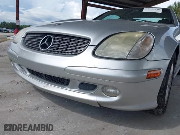 ✅ 2001 Mercedes-Benz SLK 230/320 • VIN: WDBKK65F81F185298 • Lot: 42963336. Listed on IAAI with 73,700 mi. Free auction sales archive from the USA and detailed vehicle history report at DreamBid. Image 6.
