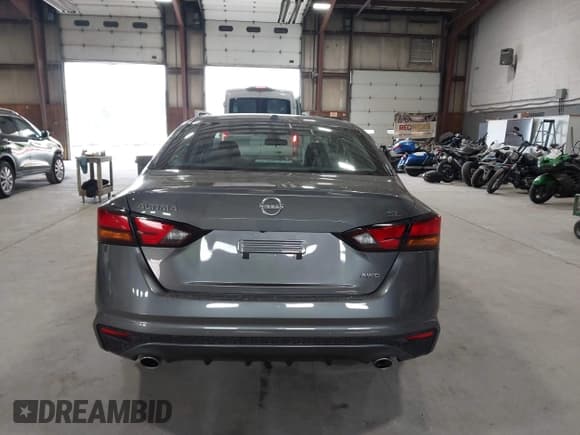 ✅ 2025 Nissan Altima SL • VIN: 1N4BL4EW5SN318423 • Lot: 43275045. Listed on IAAI with 765 mi. Free auction sales archive from the USA and detailed vehicle history report at DreamBid. Image 17.