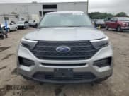 ✅ 2023 Ford Explorer • VIN: 1FMSK8BH8PGB57423 • Lot: 69307165. Wystawiony na Copart z przebiegiem 4 379 mil. Bezpłatny archiwum sprzedaży aukcyjnych z USA i szczegółowy raport historii pojazdu na DreamBid. Zdjęcie 5.
