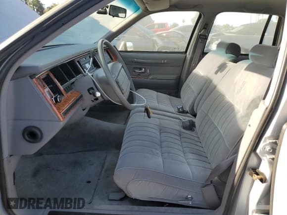 ✅ 1993 Lincoln Town Car Executive • VIN: 1LNLM81W2PY769755 • Lot: 67858185. Wystawiony na Copart z przebiegiem 25 016 mil. Bezpłatny archiwum sprzedaży aukcyjnych z USA i szczegółowy raport historii pojazdu na DreamBid. Zdjęcie 7.