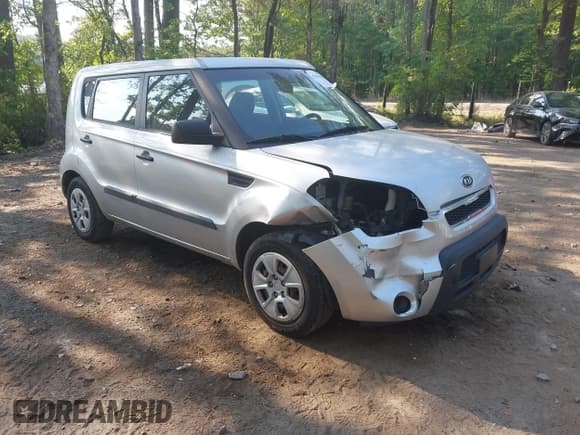 ✅ 2011 Kia Soul • VIN: KNDJT2A12B7713748 • Lot: 42149568. Wystawiony na IAAI z przebiegiem 111 303 mil. Bezpłatny archiwum sprzedaży aukcyjnych z USA i szczegółowy raport historii pojazdu na DreamBid. Zdjęcie 1.