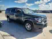 2019 Chevrolet Suburban LT z VIN 1GNSCHKCXKR161435, wystawiony jako Copart lot #90894635 z przebiegiem 189 459 mil mil oraz Czysty tytuł • Clean title. Historia ofert i sprzedaży dostępna na DreamBid. Obrazek 4.