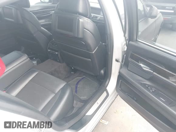 ✅ 2011 BMW 7 Series 750Li • VIN: WBAKB8C57BC852272 • Лот: 43098692. Опубликован ранее на IAAI с пробегом 140 076 миль. Бесплатный доступ к архиву аукционных продаж из США и подробный отчёт об истории автомобиля на DreamBid. Изображение 8.