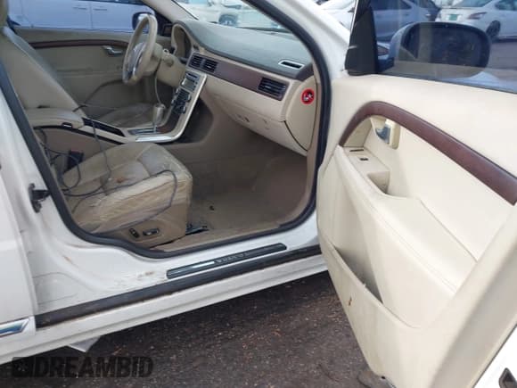 ✅ 2011 Volvo S80 3.2L • VIN: YV1940ASXB1136235 • Lot: 43811490. Wystawiony na IAAI z przebiegiem 125 334 mil. Bezpłatny archiwum sprzedaży aukcyjnych z USA i szczegółowy raport historii pojazdu na DreamBid. Zdjęcie 5.